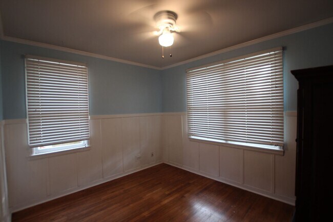 Building Photo - 3 Bedroom, 1.5 Bath Home in Central Tyler!