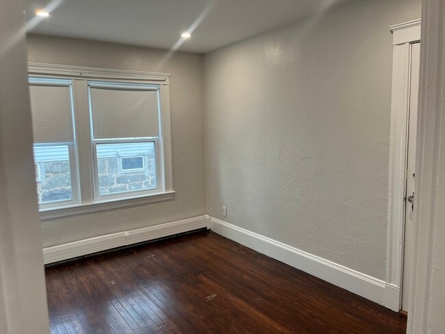 Building Photo - 12 Meadow St