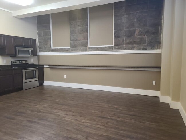 Building Photo - 2212 E 12th St