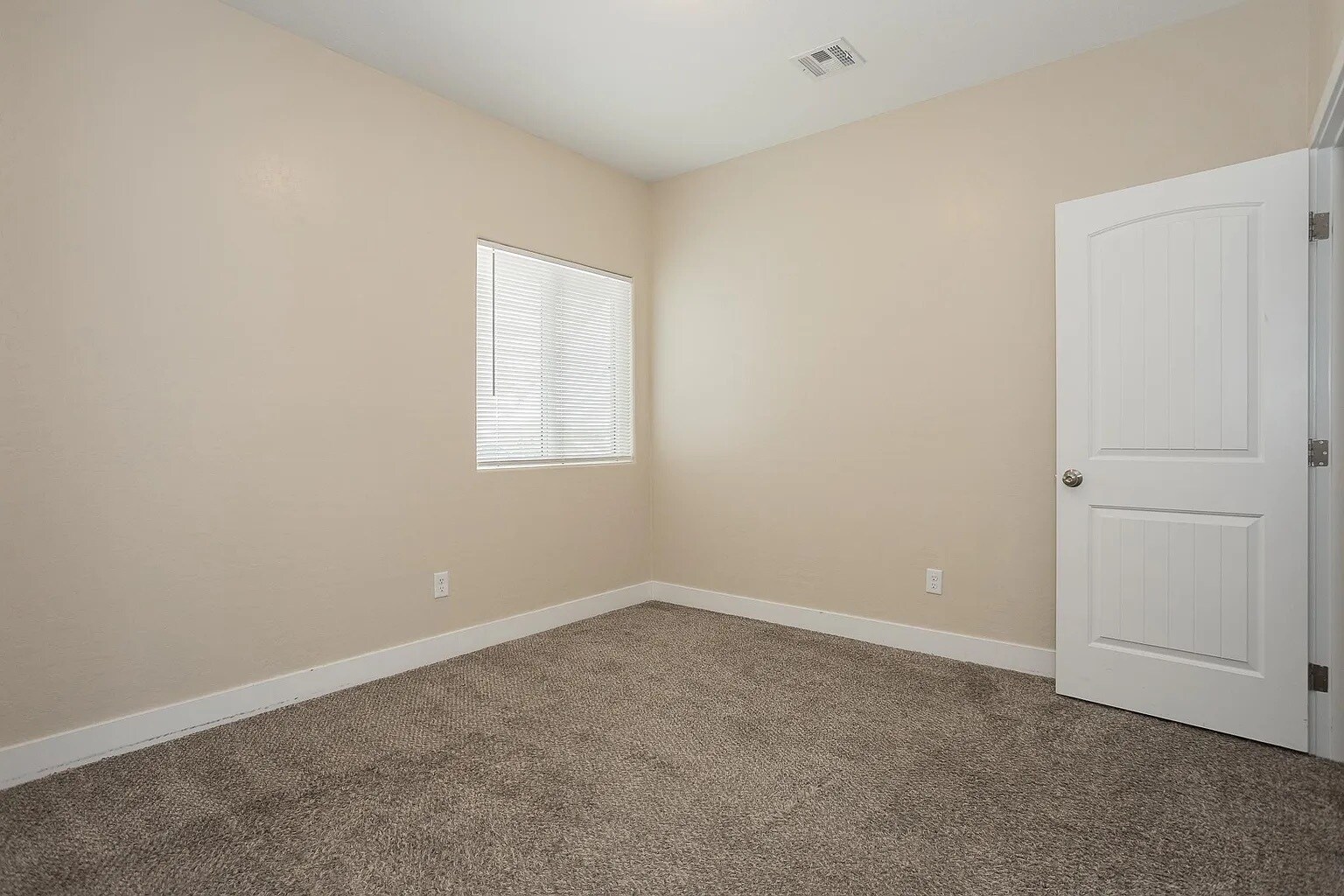 Building Photo - 1741 S Dandelion St