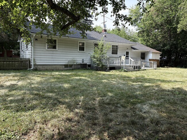 Building Photo - 1524 Waldman Ave