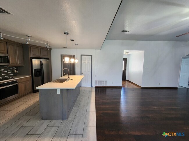 Building Photo - 4302 Neta Dr