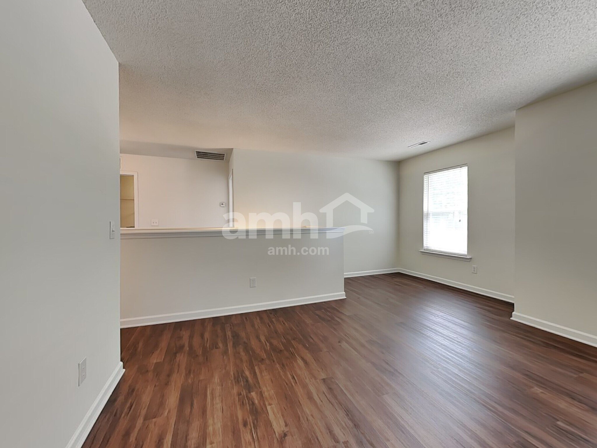 Building Photo - 6016 Glen Way Dr