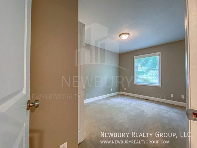 Building Photo - 147 Banksville Pl