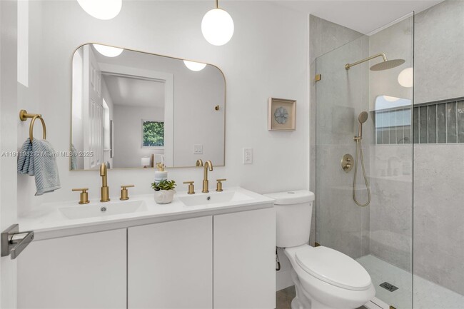 Building Photo - 3920 Hayes St