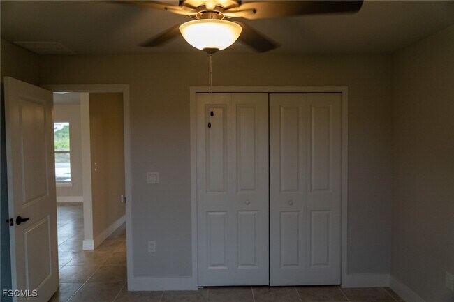 Building Photo - 409 Moore Ave