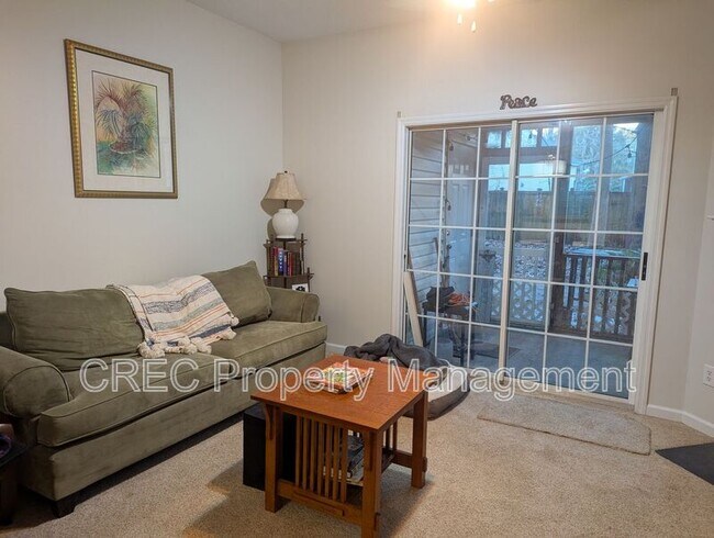 Building Photo - 202 Twin Tree Dr