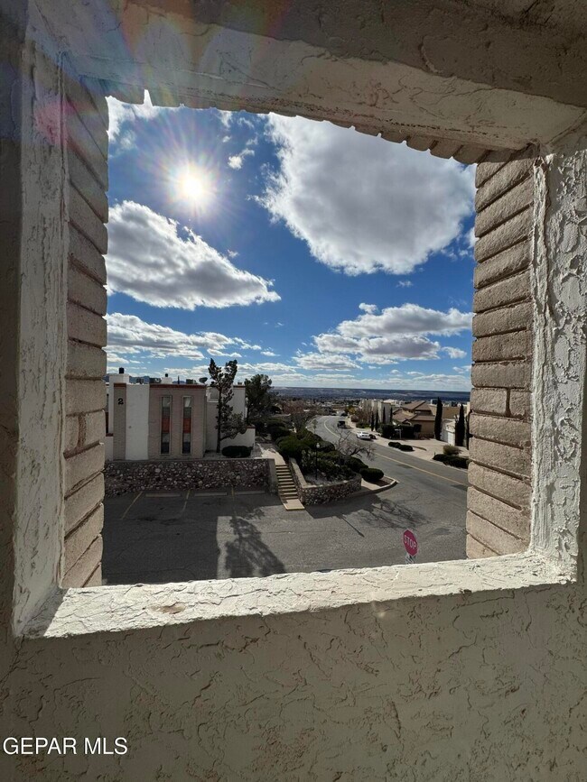 Building Photo - 6201 Escondido Dr