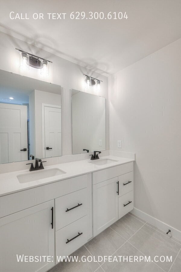 Building Photo - 2009 Walnut Ln