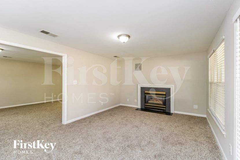 Building Photo - 2611 White Fence Way