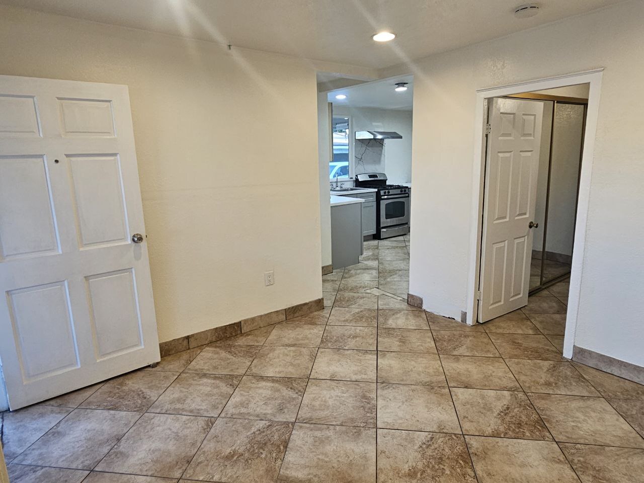 Building Photo - 1042 Hollister St