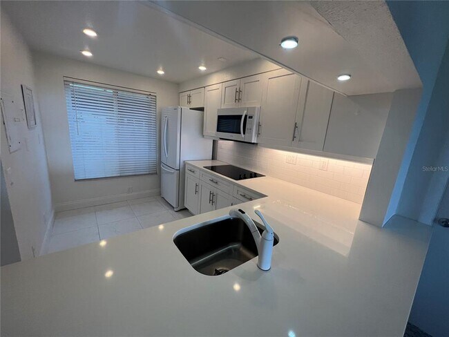 Building Photo - 6268 Palma Del Mar Blvd S