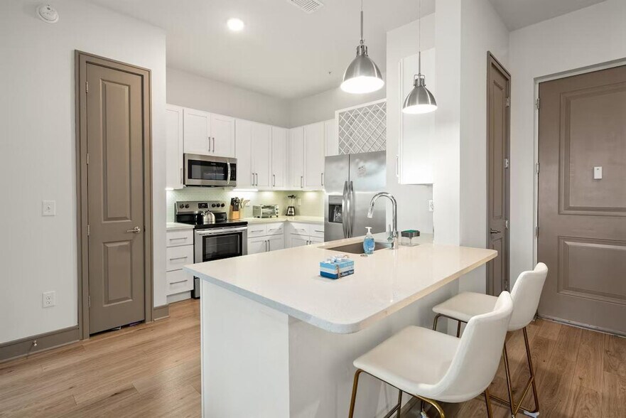 Building Photo - 8890 Founders Square Dr
