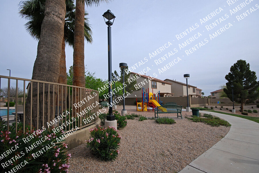 Building Photo - 2010 S Falcon Dr