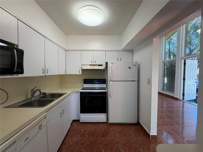 Building Photo - 7081 W Sunrise Blvd