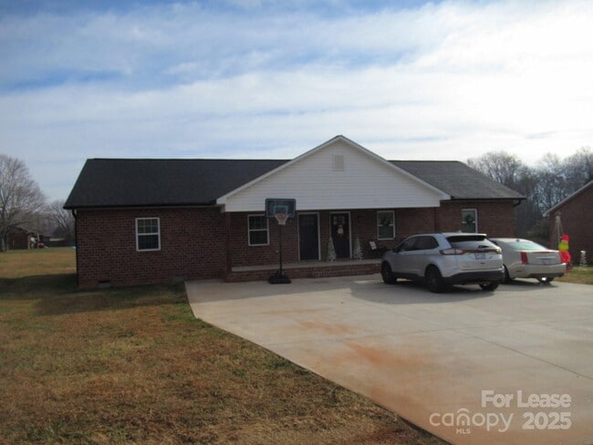 Primary Photo - 143 Glen-Gar Dr