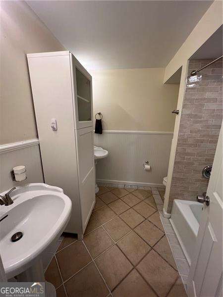 Building Photo - 6851 Roswell Rd