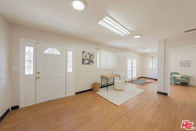 Building Photo - 6220 Etiwanda Ave