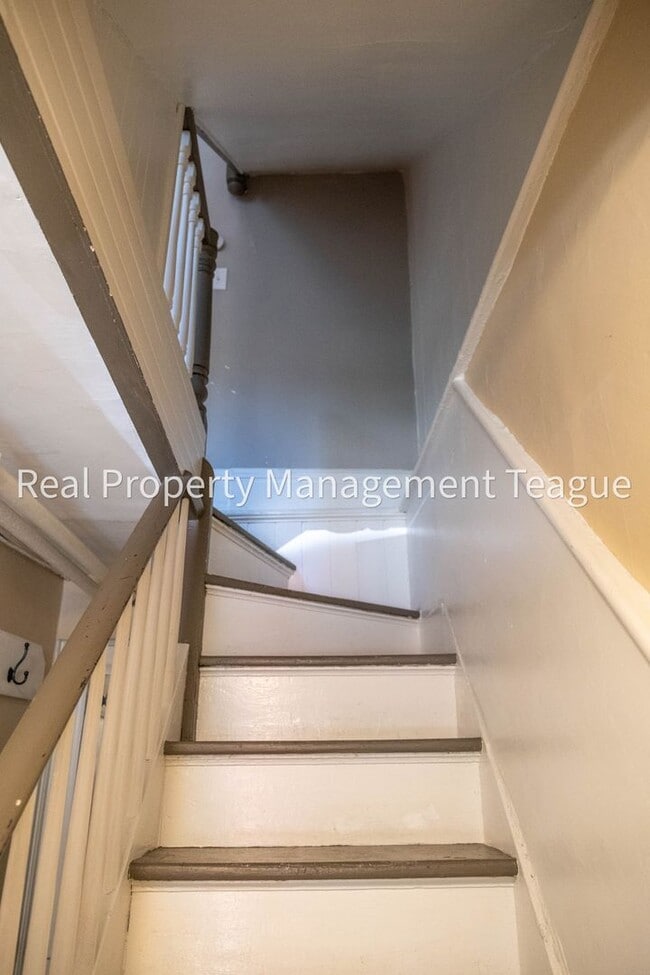 Building Photo - Beautiful Brownstone !