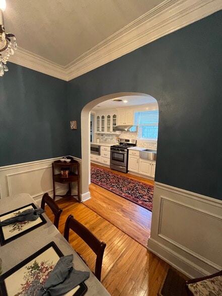 Building Photo - 718 Beard St