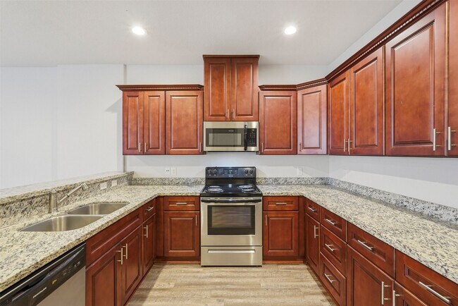 Building Photo - 630-634 Magnolia Bend