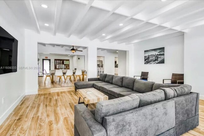 Building Photo - 2639 Monroe St