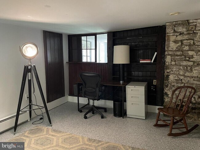Building Photo - 253 Dark Hollow Rd