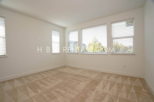 Building Photo - Hansen Village: Spacious 4-Bed Two Story H...