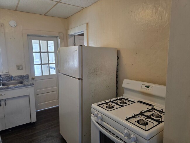 Building Photo - 204-208 N Fort Wayne St