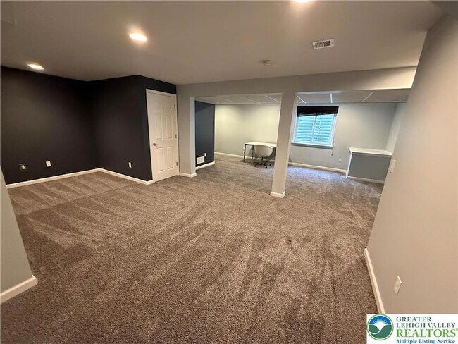 Building Photo - 4528 Bellflower Way