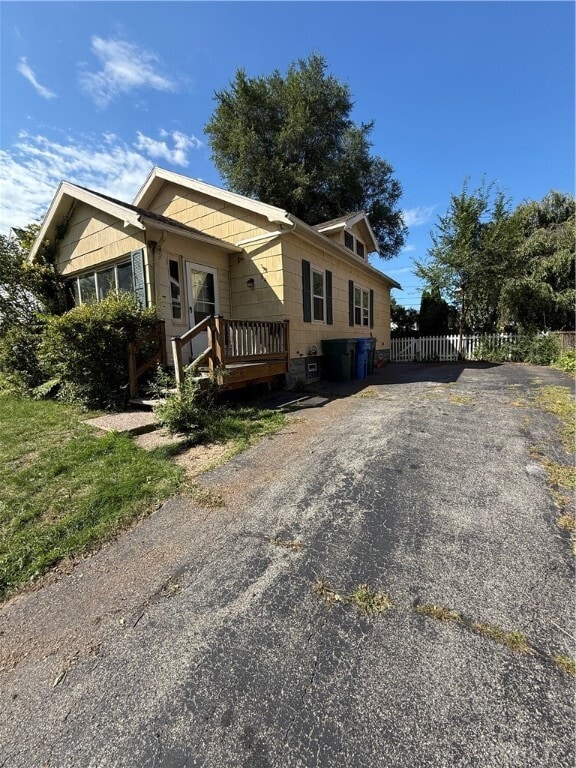 Primary Photo - 54 Crest St
