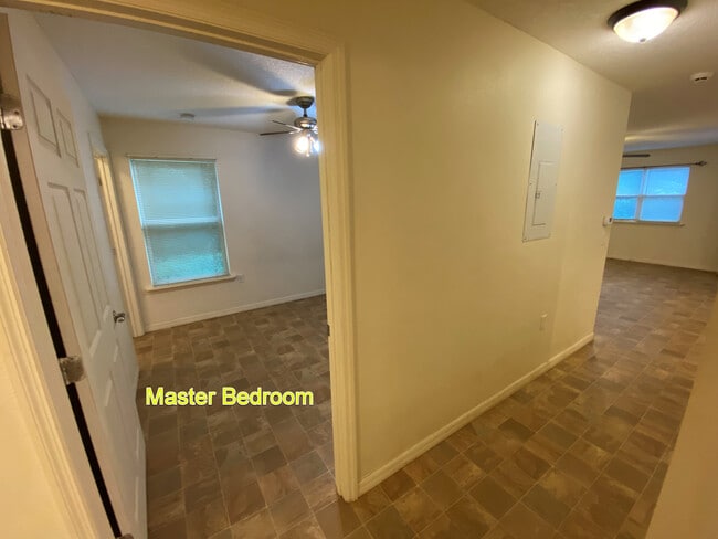 Building Photo - 154 Hurst St