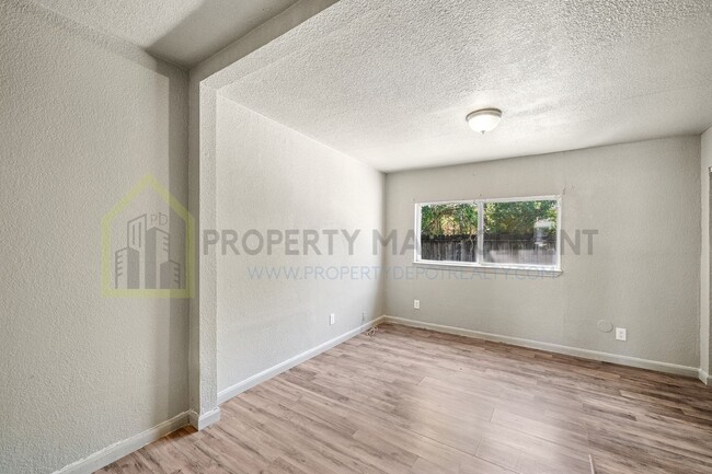 Building Photo - Updated 3-Bed, 2-Bath Bungalow on Spacious...