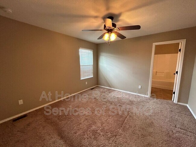 Building Photo - 1107 S Tanner Dr