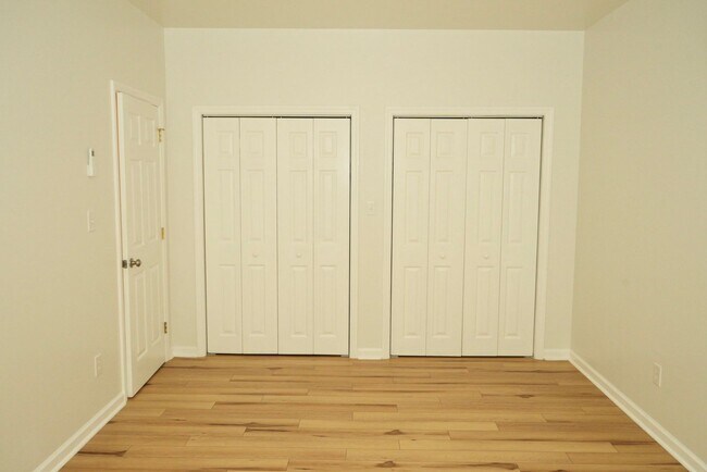 Building Photo - 4 Rockbrook Dr