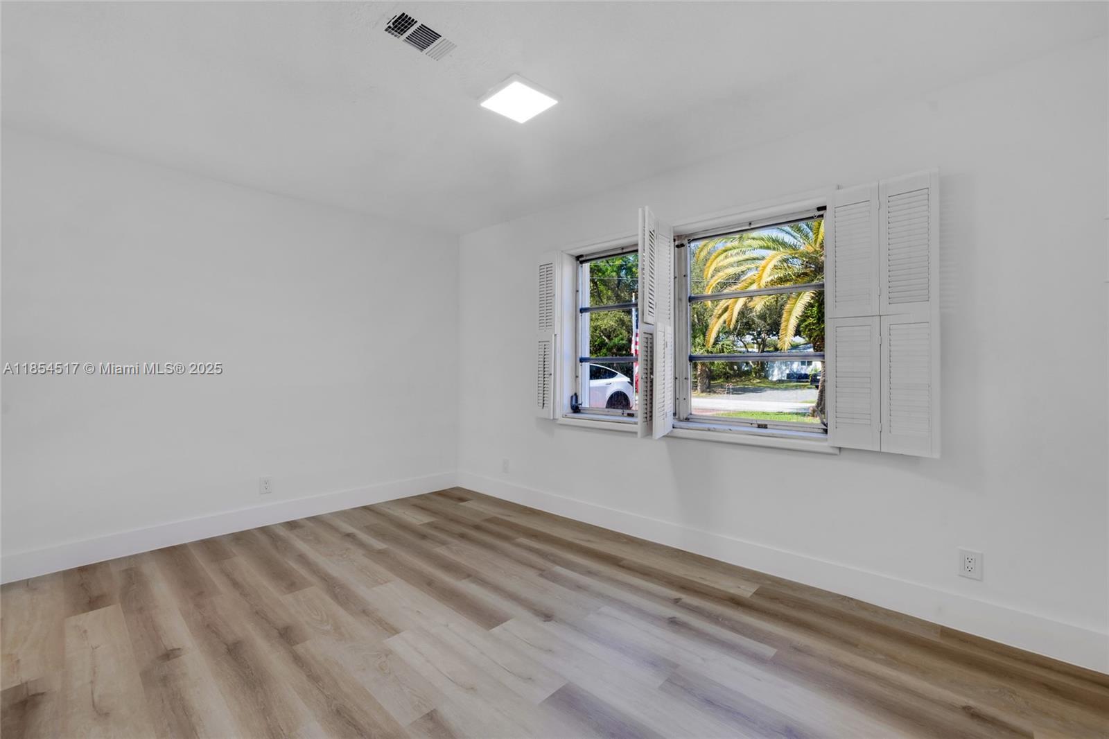 Building Photo - 2020 NW 33rd Ct