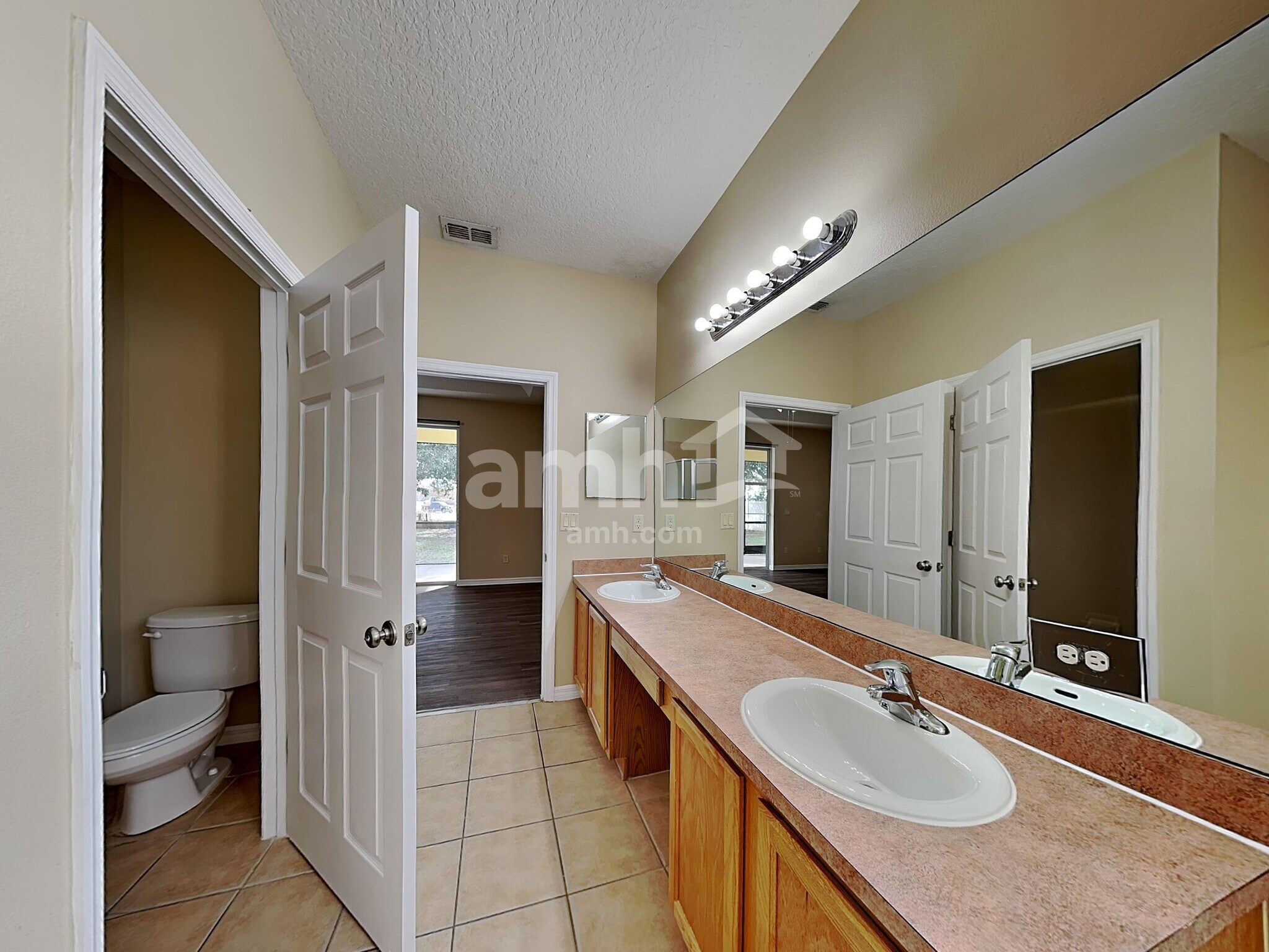 Building Photo - 13450 Sunkiss Loop