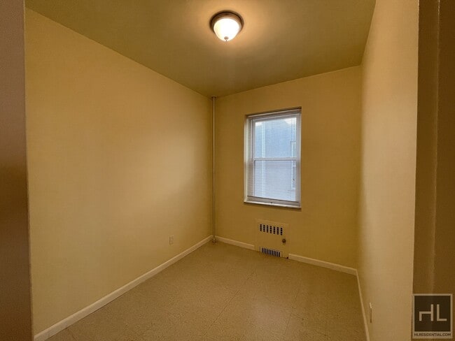 Building Photo - 44th Street
