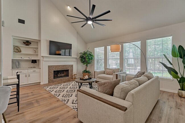 Building Photo - 10 E Sterling Pond Cir