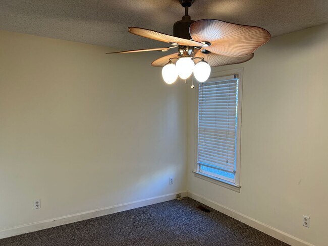 Building Photo - River North Country Club