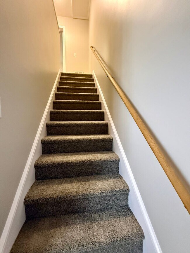Building Photo - Two bedroom, 1.5 townhouse in Graham (Park...