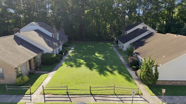 Building Photo - 126 Oakmont Dr