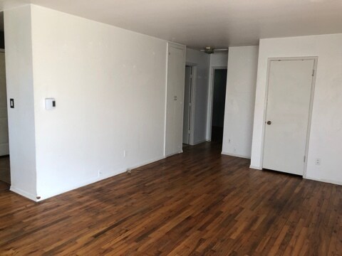 Front room looking back toward the bedrooms. - 4808 SE Salmon St