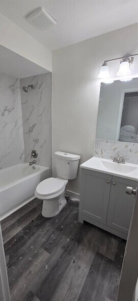 Building Photo - 22149 Bronxville Ave