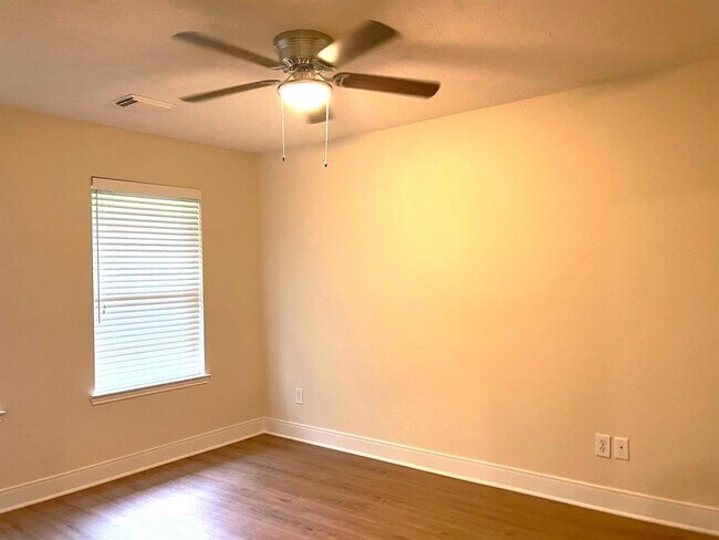 Building Photo - 14615 Wressell Dr