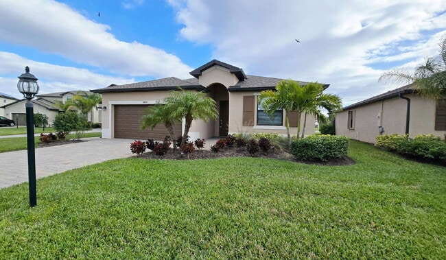 Primary Photo - 14600 Monrovia Ln