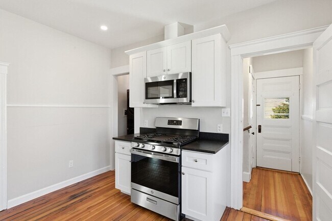 Building Photo - 113 Minot St