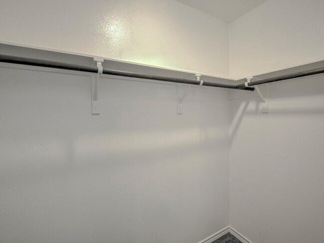 Building Photo - 3635 WL Breeding Dr