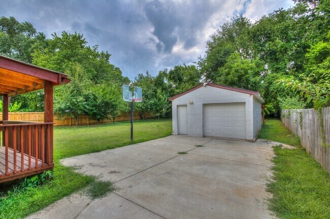 Building Photo - 141 Dodge Dr