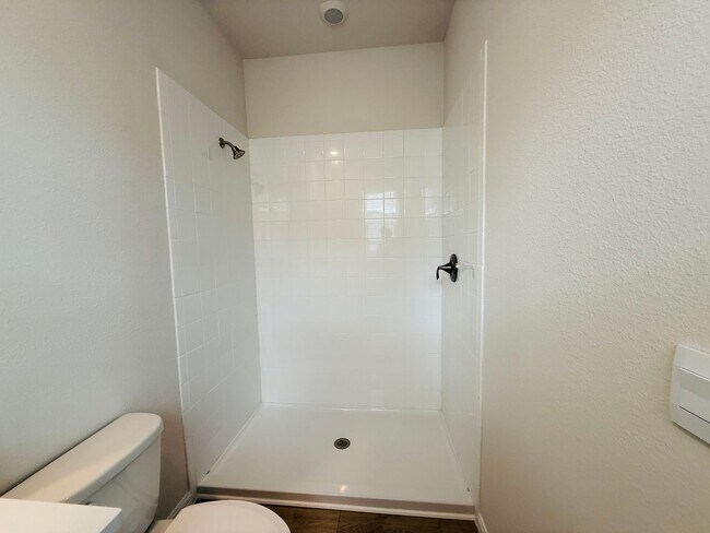 Building Photo - New built 4 bedroom 3 bath 3 car garage in Coddington Subdivision